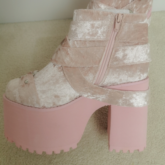SOLD - New YRU Pink Cherish Velvet Platforms Size US 7 - Picture 3 of 8